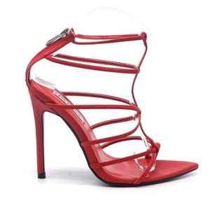 **NWT** Sexy red strapping heel